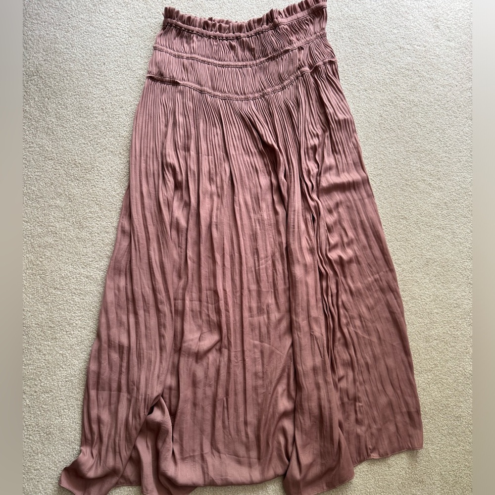 Pleated midi skirt by Vestique - Picture 5 of 7